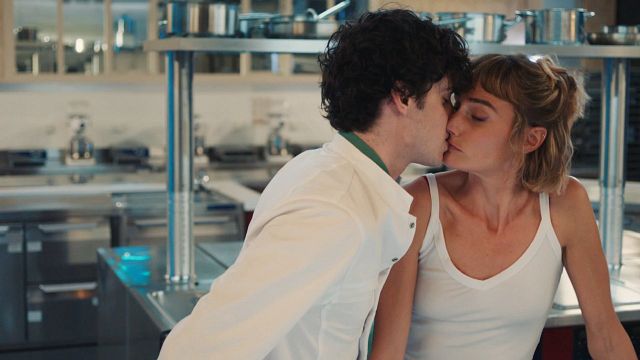 image de la news Ici tout commence sur TF1 : "Cette séquence a été une vraie découverte...", les interprètes d'Anouck et Loup racontent le tournage de leur scène intime