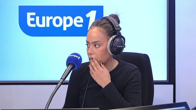 image de la news Amel Bent en froid avec Dova Attia depuis La Nouvelle Star ? Elle répond à son "chanteuse de karaoké"