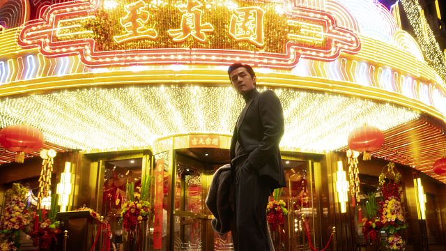 image de la news Après 12 ans d’absence, ce réalisateur culte des années 90 dévoile sa toute première série que l’on adore déjà !