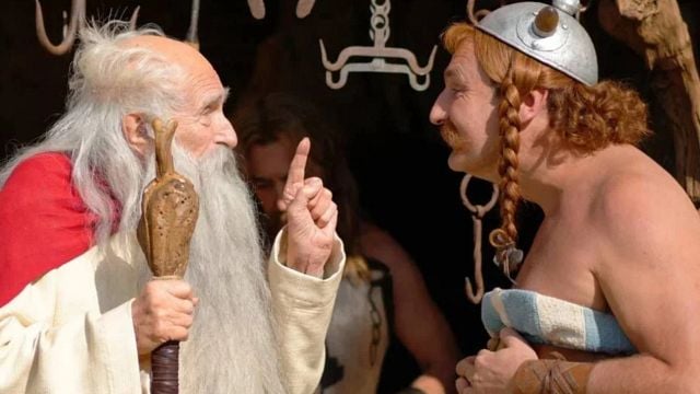 image de la news 91 ans, 100 films, 1 César : il y a 5 ans, cette légende du cinéma français a mal vécu le tournage d'Astérix et Obélix L'Empire du Milieu