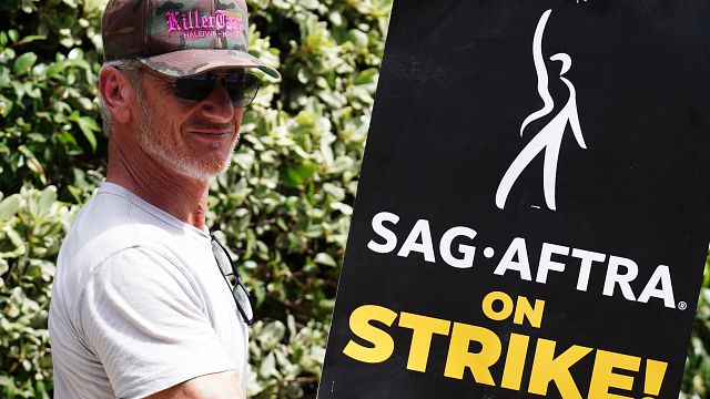 image de la news "Ils doivent revenir à la réalité" : Sean Penn se mobilise contre l'Intelligence Artificielle en pleine grève à Hollywood face aux studios