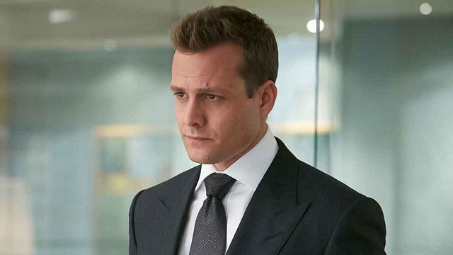 image de la news "C'était un choix clair et évident" : Harvey Specter est enfin de retour dans Suits L.A. et il va mettre Ted Black (Stephen Amell) dans tous ses états !