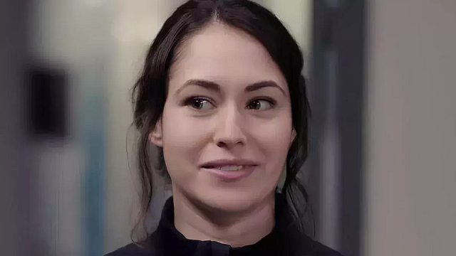 image de la news Exclu. Plus belle la vie : "Ma mère n'a pas eu de piston particulier" ... Jade Pradin se confie sur l'arrivée de sa "vraie" maman dans la série