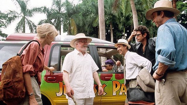 image de la news Jurassic Park : dès le début du film, ce détail subtil montre que John Hammond (Richard Attenborough) ne sait pas ce qu'il fait