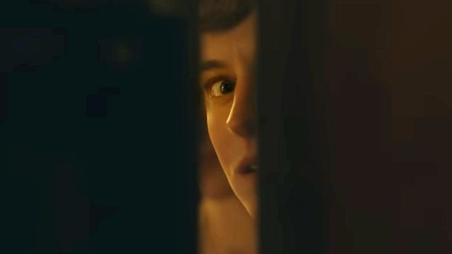 image de la news Netflix : adapté 12 fois au cinéma et à la télévision, ce chef-d’œuvre signé Jane Austen dévoile ses premières images