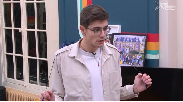 image de la news "J'avais envie de te baffer", pour Noël, Axel (Star Academy) a été recadré par... sa tante