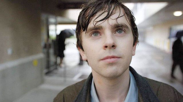 image de la news Notée 3,9 sur 5, cette série phénomène avec Freddie Highmore a beaucoup fait parler dès sa sortie et voici pourquoi !