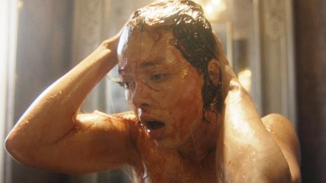 image de la news 750 litres de silicone et des bidons de substance gluante : comment cette série a créé son esthétique hors du commun