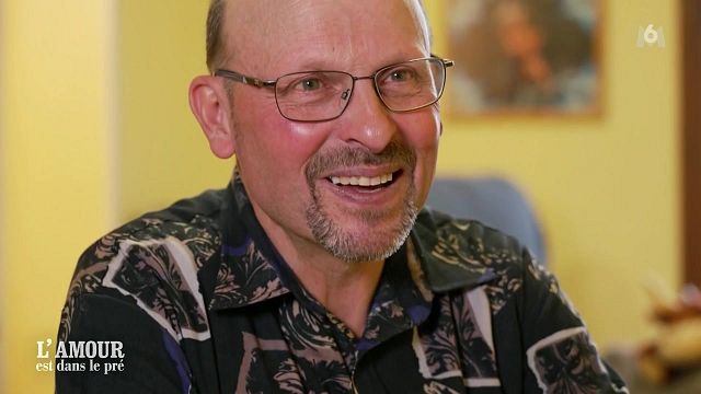 image de la news L'amour est dans le pré : Denis n’a d’yeux que pour une prétendante, Karine Le Marchand met le holà... Ce qui vous attend dans le prochain épisode