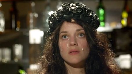 image de la news Un clip sulfureux de David Bowie avec Marion Cotillard et Gary Oldman [VIDEO]