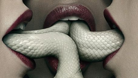 image de la news "American Horror Story" : une première affiche officielle très... sssssssssexy [PHOTO]