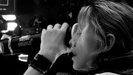 image de la news Trop accro à son portable, Madonna bannie d'une chaîne de cinémas !