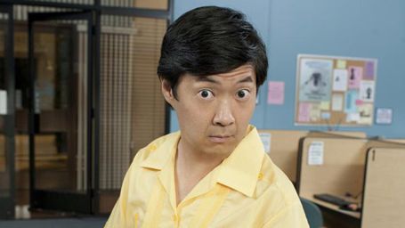 image de la news "Community" : Jeff Winger en super-héros dans la bande-annonce de la saison 5