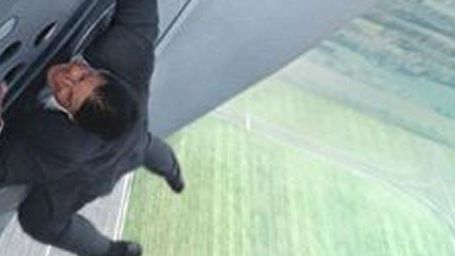 image de la news Mission: Impossible – Rogue Nation : Tom Cruise dit tout sur la cascade de l’avion