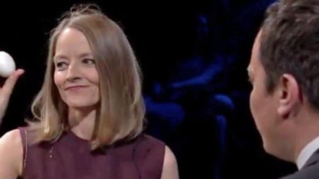 image de la news Jodie Foster et Jimmy Fallon s’affrontent dans une roulette russe avec des œufs !