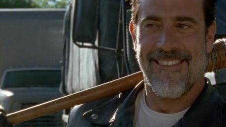 image de la news The Walking Dead S7 : Negan arrive à Alexandria avec une surprise dans un extrait de l'épisode 4 [SPOILERS]