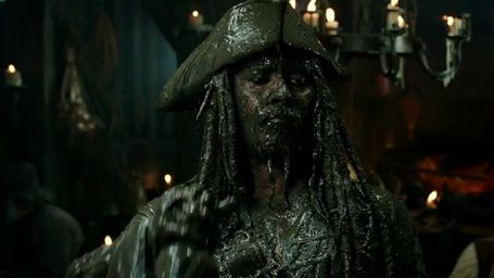 Pirates des Caraïbes 5 : Johnny Depp et Orlando Bloom se montrent dans le spot du Super Bowl