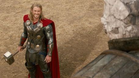 Thor 3 : Tom Hiddleston promet un super-héros plus drôle que jamais !