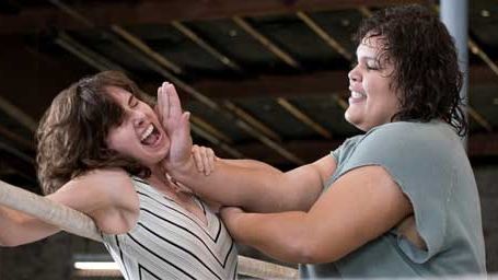 image de la news Les héroïnes de GLOW nous invitent à monter sur le ring sur les premières photos