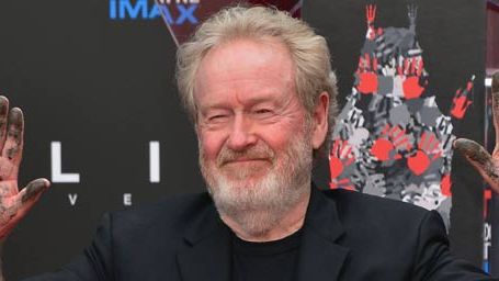 image de la news Ridley Scott laisse ses empreintes sur le Walk of Fame