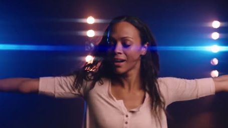 image de la news Zoe Saldana bouleversante dans le nouveau clip de Sia