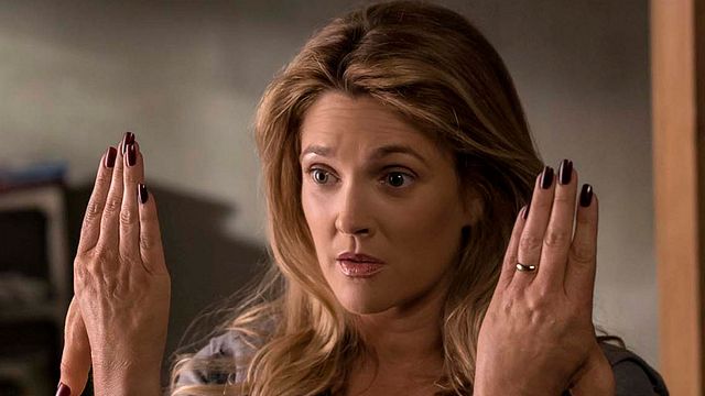 image de la news Bande-annonce Santa Clarita Diet : la morte-vivante Drew Barrymore revient étancher sa soif de sang dans la saison 2