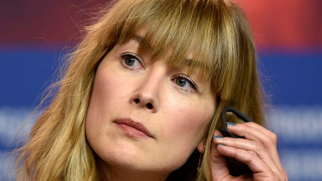 image de la news 007 joué par une femme ? L'ancienne James Bond Girl Rosamund Pike est contre !