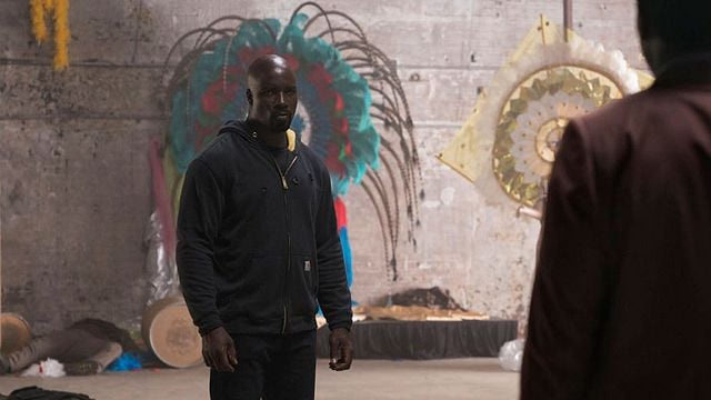 image de la news Marvel’s Luke Cage : du caméo de Stan Lee à la référence aux Avengers, les détails cachés dans la saison 2
