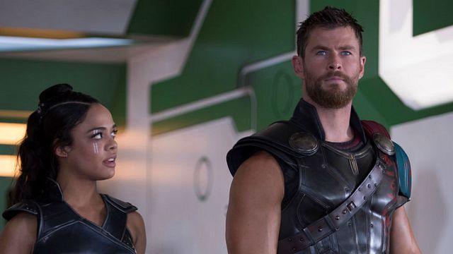 image de la news Men in Black : Chris Hemsworth et Tessa Thompson en costume sur une première photo de tournage