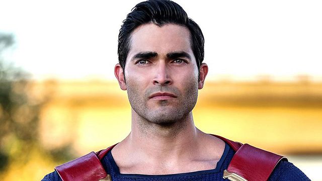 Arrowverse : Superman portera son costume noir dans le prochain cross-over