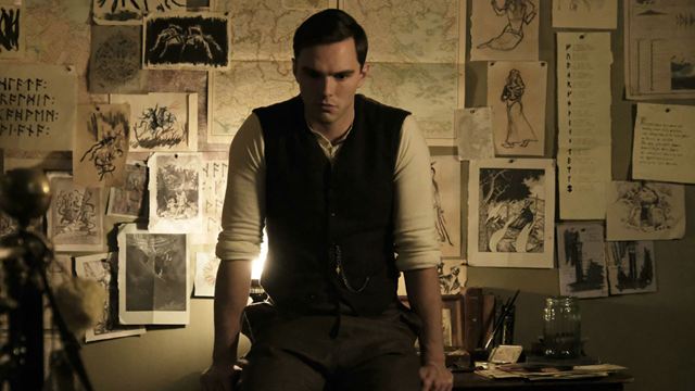Le Seigneur des anneaux : Nicholas Hoult est Tolkien dans la première bande-annonce du biopic