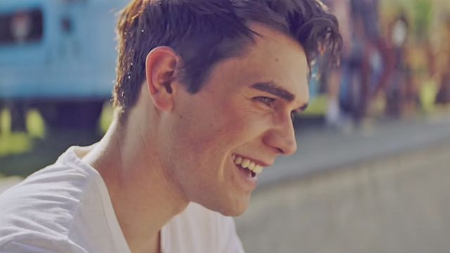image de la news Bande-annonce The Last Summer : les héros de Riverdale et Teen Wolf dans une comédie romantique sur Netflix