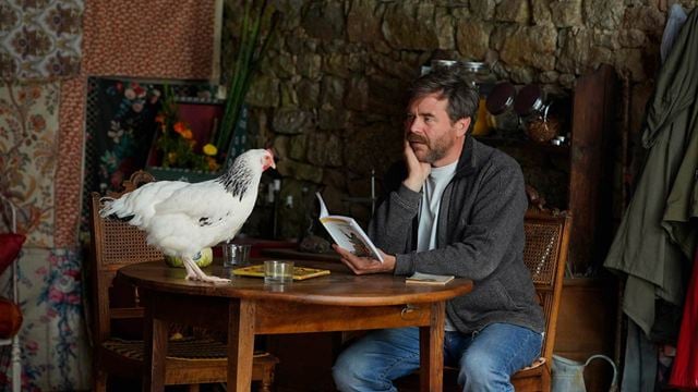 Roxane : Guillaume de Tonquédec et une poule au micro