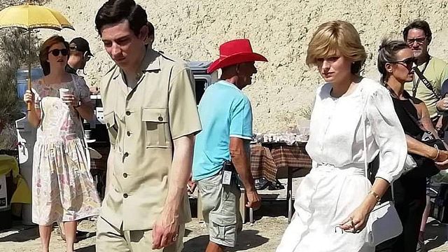 image de la news The Crown sur Netflix : une première photo de Lady Di et Charles dans la saison 4