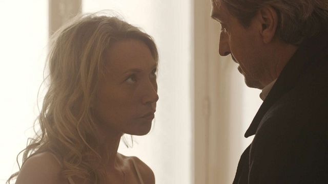 image de la news Bande-annonce La Sainte Famille : Léa Drucker et Laura Smet chez Louis-Do de Lencquesaing