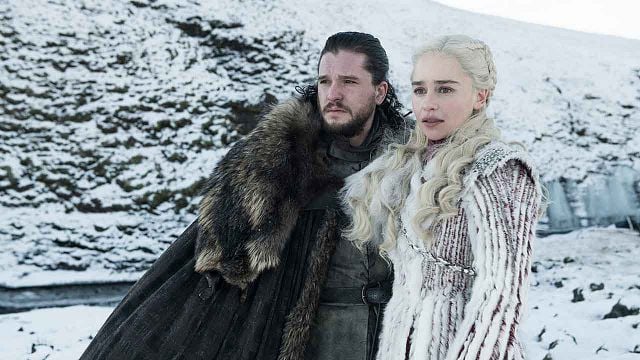 image de la news Game of Thrones : Emilia Clarke "contrariée" par le sort réservé à Jon Snow à la fin de la série [SPOILERS]
