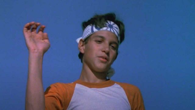 image de la news Cobra Kai sur Netflix : des images inédites du film Karaté Kid dans la série !