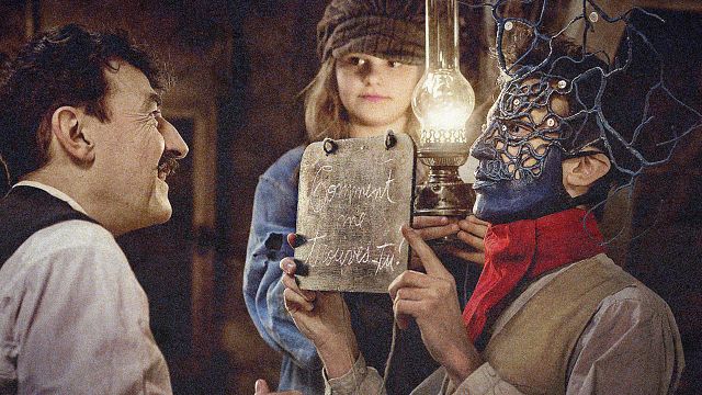image de la news Au revoir là-haut sur France 2 : quel acteur se cache derrière le masque ?