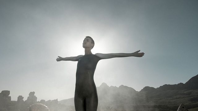 image de la news Raised By Wolves sur Warner TV : “un avertissement sur la place que la technologie occupe dans notre société” selon Ridley Scott