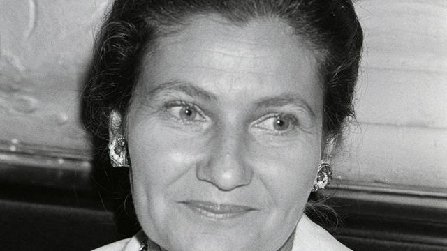 Simone Veil : une photo bluffante pour le biopic avec Elsa Zylberstein