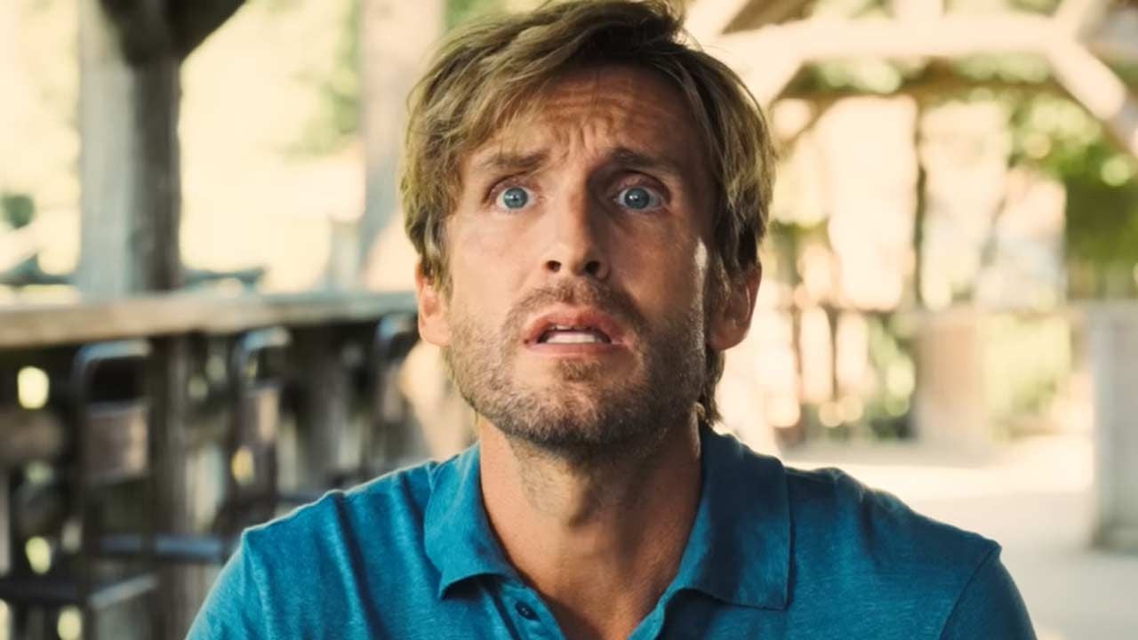"Face aux fesses nues d'un mec coincé dans le toit ouvrant" : Philippe Lacheau a piégé cet acteur français culte sur le tournage du Marsupilami