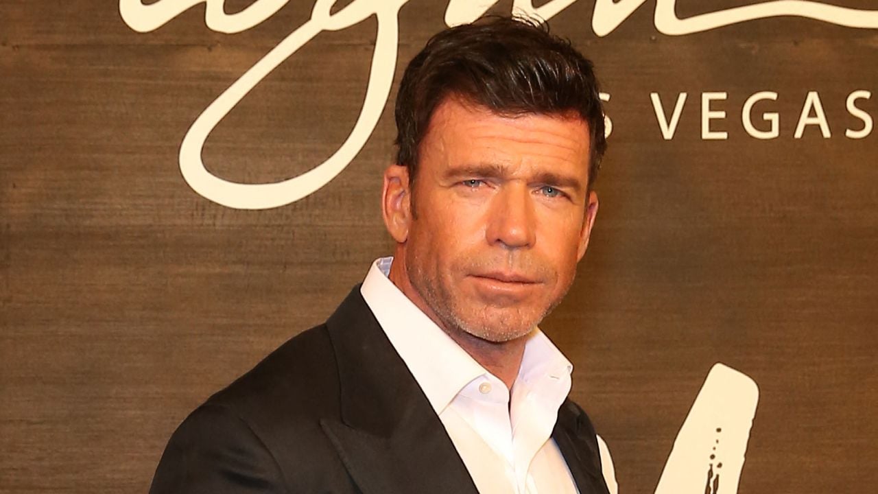 24 ans avant Yellowstone, Taylor Sheridan a débuté sa carrière face à Chuck Norris dans une série culte