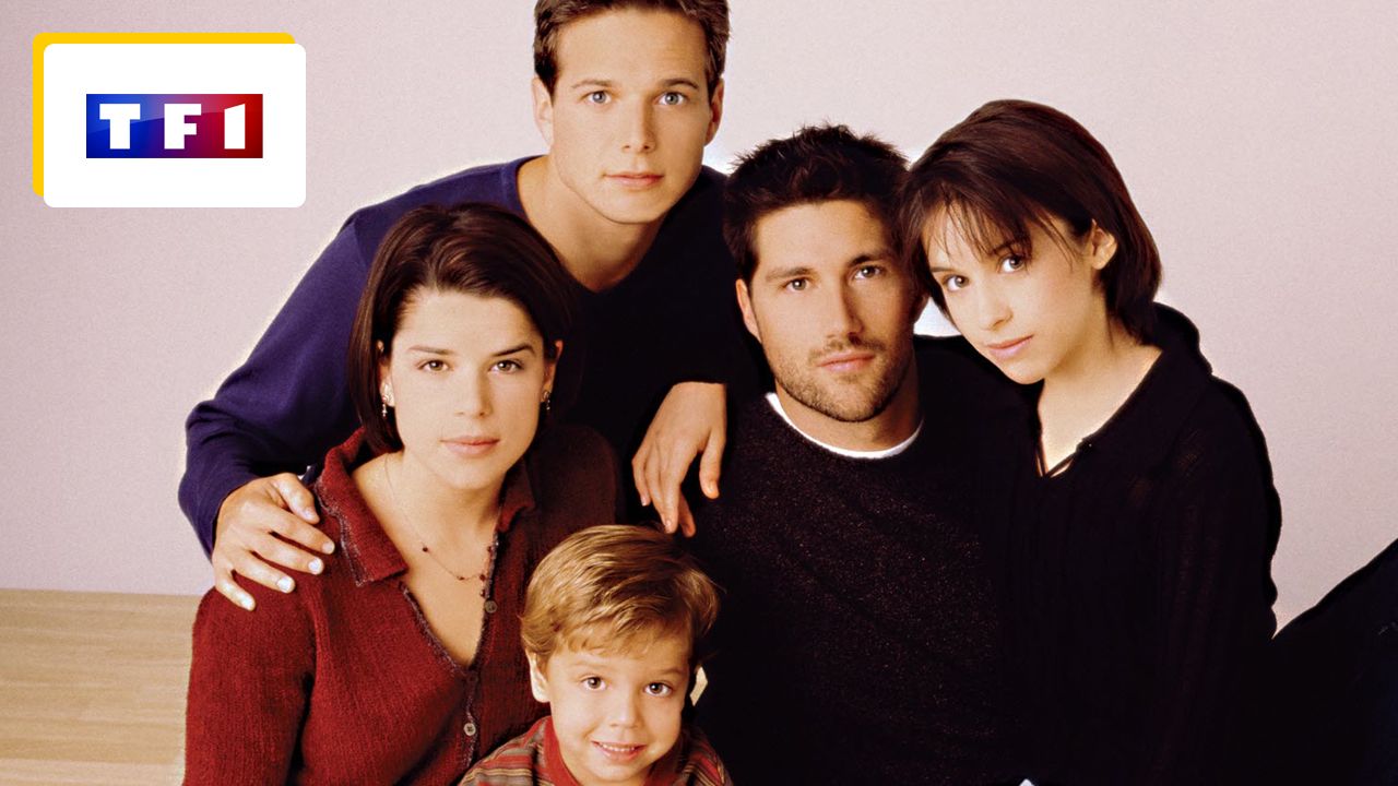 2 stars of the iconic 90s series reunite for this afternoon’s Christmas TV movie