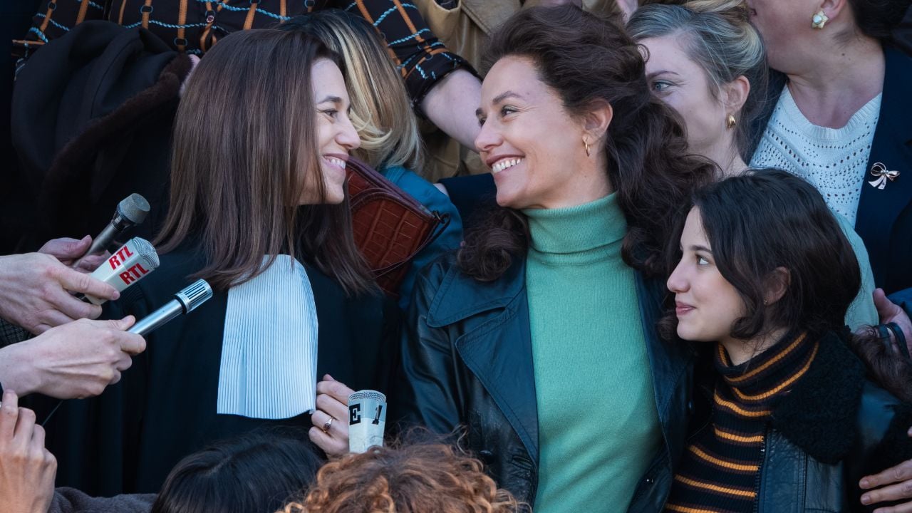 Premières images : Charlotte Gainsbourg et Cécile de France dans un film de procès inspiré d'une histoire vraie majeure