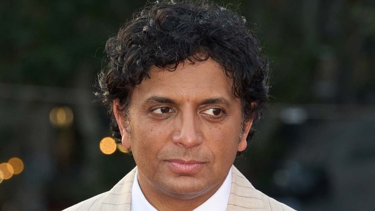 “This is one of the masterpieces of our time!” And yet 25 years ago, Mr. Night Shyamalan had to fight the studio that was imposed on his opinion