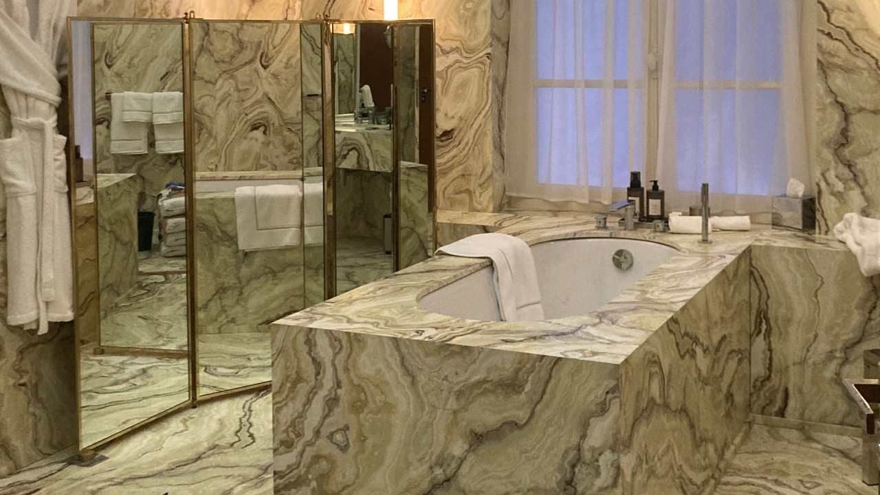 esse mármore? papel impresso colado em madeira!