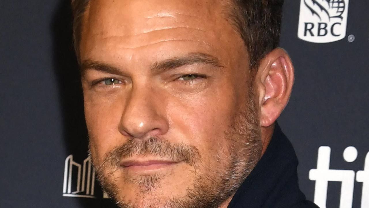 Première photo : Alan Ritchson, la star de Reacher, est méconnaissable dans ce nouveau film d'action très attendu avec Shailene Woodley et Ben Foster