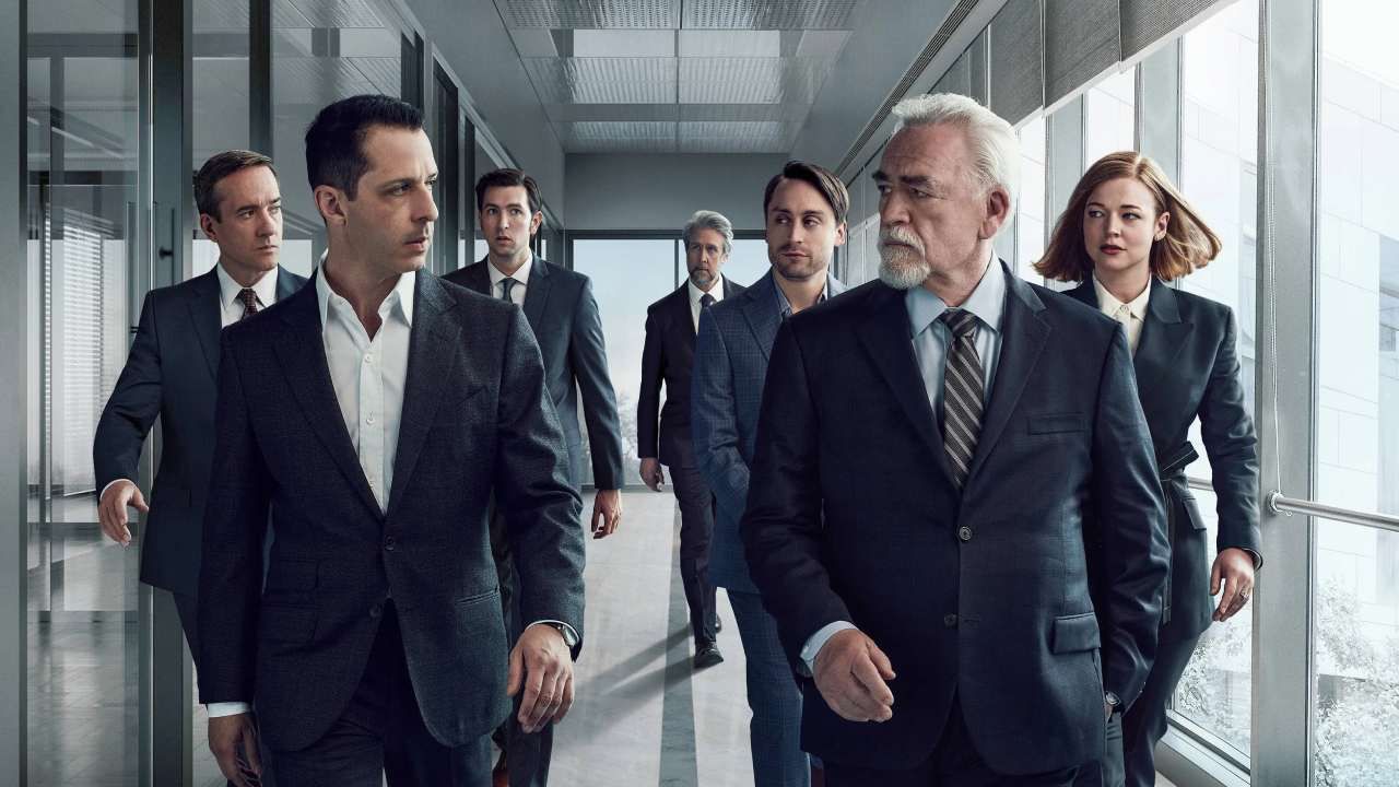 Jeremy Strong (à gauche) et Brian Cox (à droite)