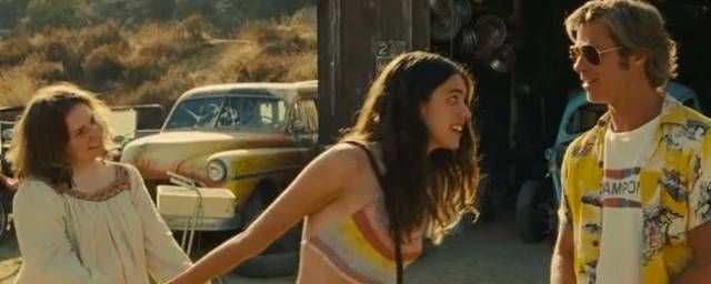 Margaret Qualley face à Brad Pitt