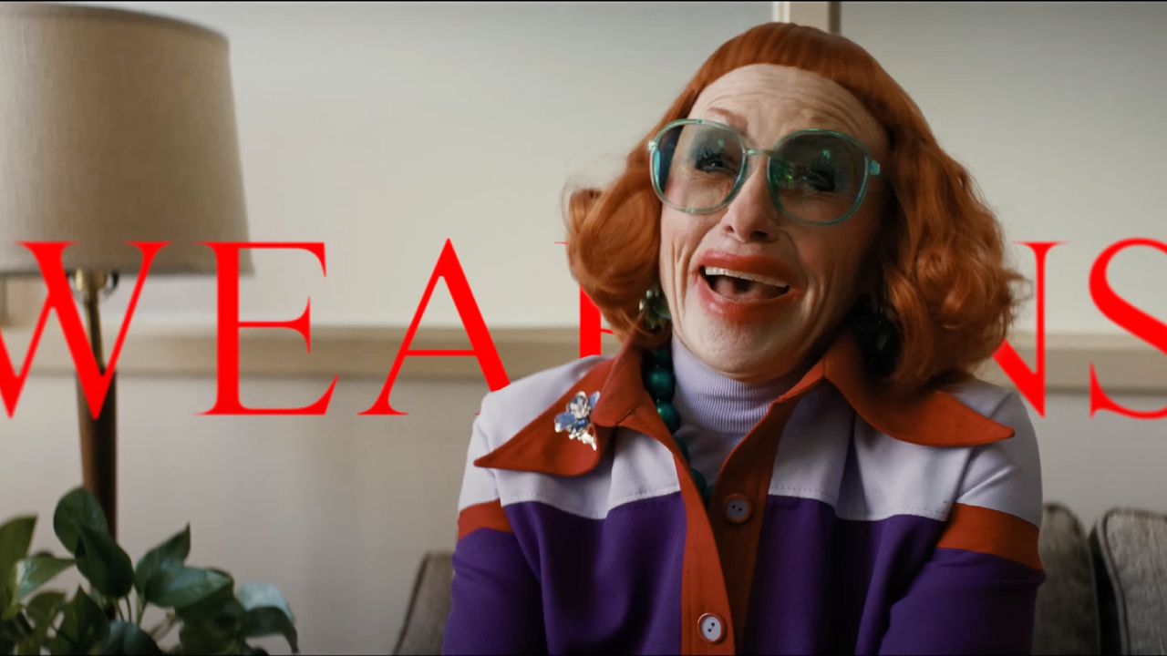 Amy Madigan joue Gladys dans 